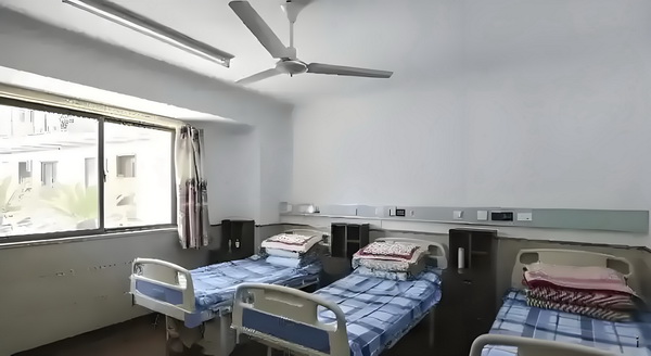 深圳硕士落户政策2025_专访导演饶晓志:对《万里归途》满意和骄傲 保护法律这段婚姻就受