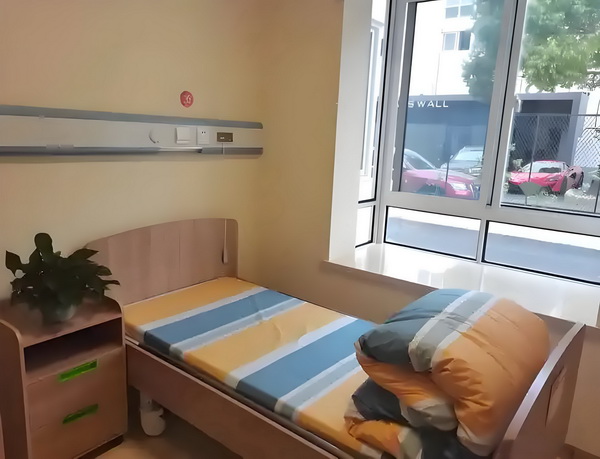 深圳应届生落户_冯骥荐电影南京照相馆:没有抒情只有血的事实